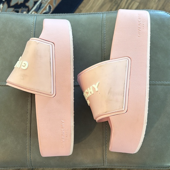 PINK GIVENCHY SLIDES ✨ - Picture 5 of 6